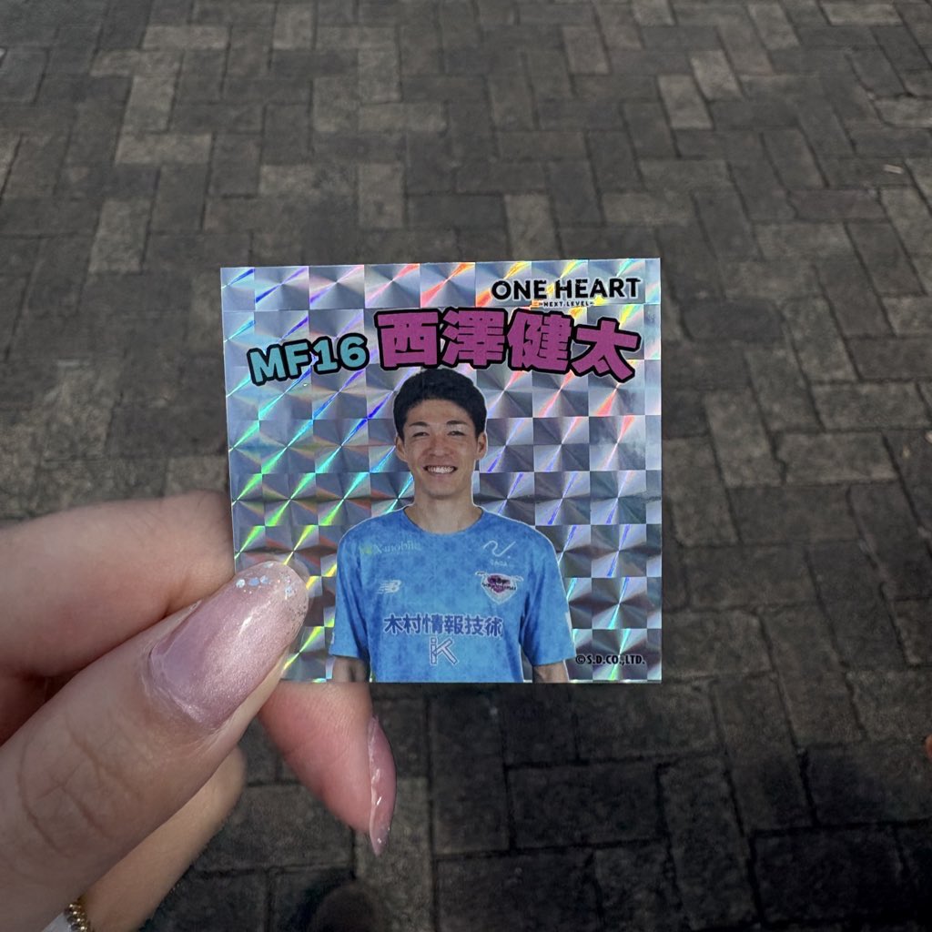 しおん tweet media