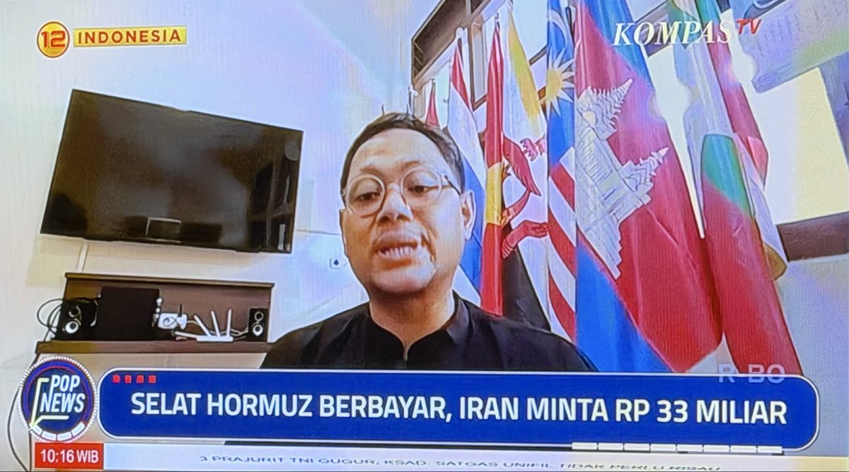 MyVasa's tweet photo. Biasanya kita yang bikin aturan di dalam negeri…
Ternyata di luar negeri, kita juga harus ikut aturan orang 😄 https://t.co/WMFZk6uoG1