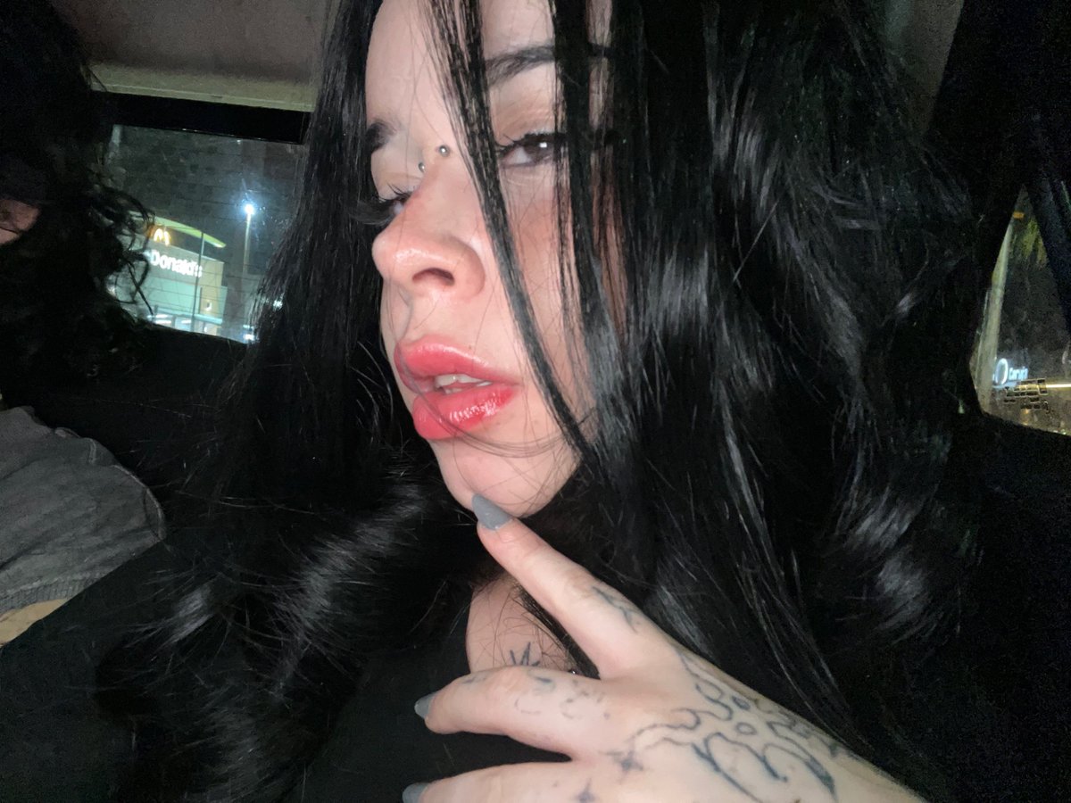 Violetfoxz tweet media