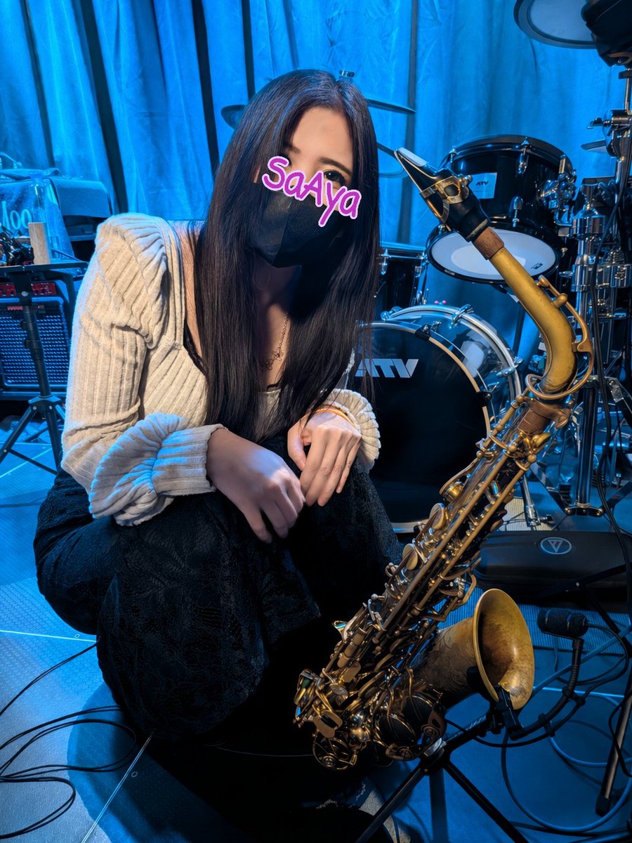 【WERE NOT ALONE TOUR】
昨日心斎橋のBright Moonにて
Suraさんのサックスライブ🎷

スラさんのサックスって
例えるなら

広大な自然を見た時に
癒される感覚と
自分が小さい事に悩んでるんだなぁという
思いになるのと凄く似てる✨

Kazuさん
力強くそして優しく迫力あるカホン素敵でした(*´ ˘ `*)