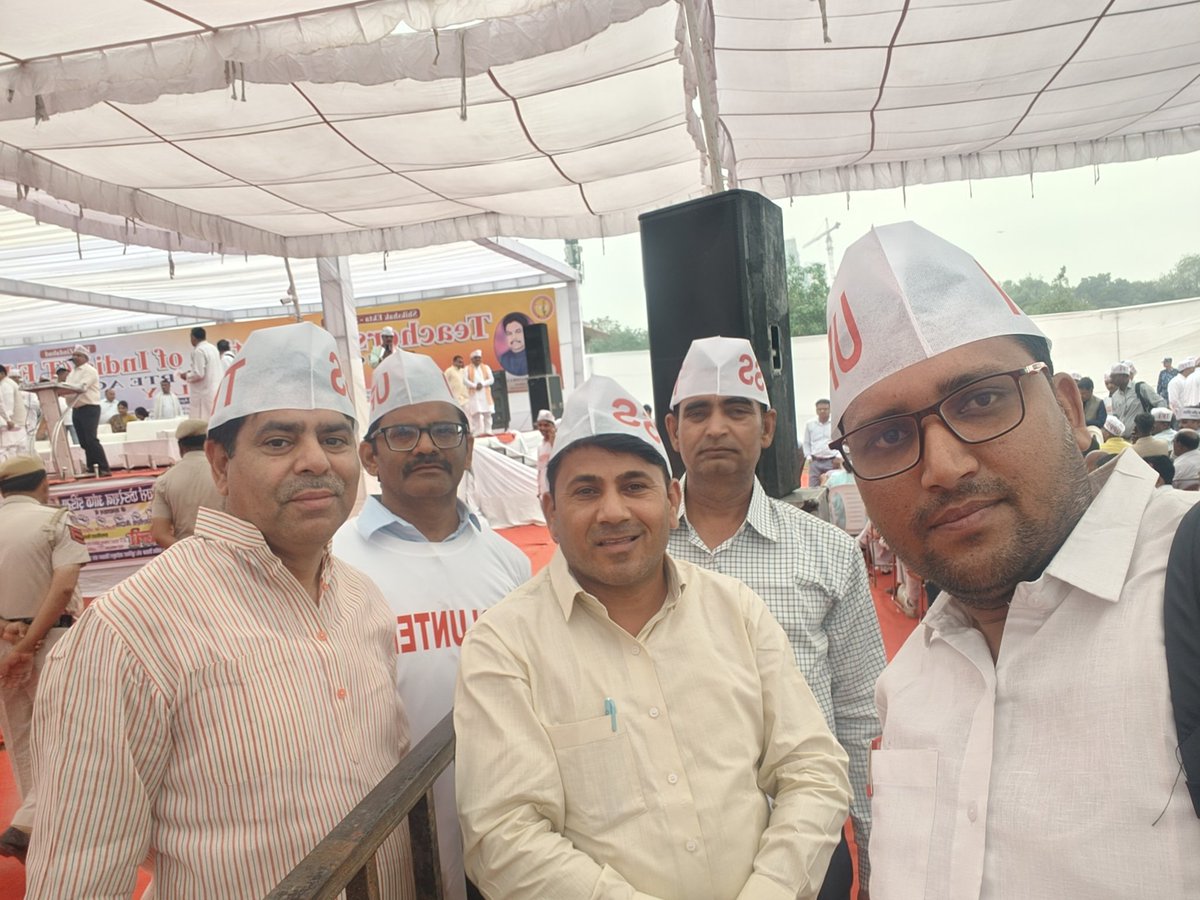 tarunchauhangn's tweet photo. @PirveenKumar1 शिक्षक एकता जिंदाबाद https://t.co/lNikBRNwfr