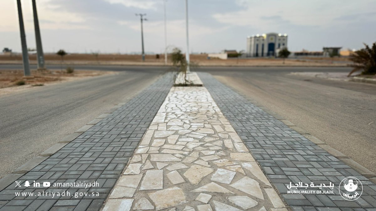jlajilmun's tweet photo. تواصل #بلدية_جلاجل أعمال صيانة وتأهيل الجزيرة الوسطية في الشوارع الرئيسية، بما يساهم في تحسين المظهر العام ورفع مستوى السلامة. 🚧
#أمانة_منطقة_الرياض https://t.co/naiq5npvRH
