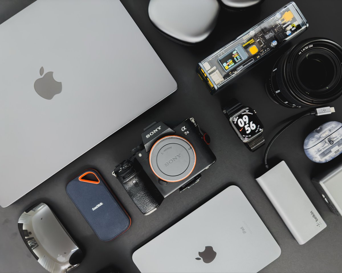 bma_photography's tweet image. Weekend means photoshoot work day. Here’s what I typically carry with me to a photography shoot. 

#desksetup #edc #everydaycarry