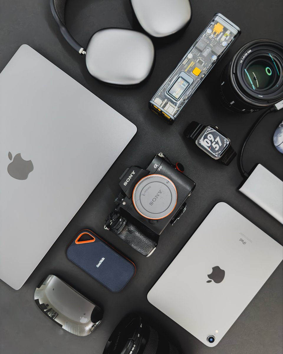 bma_photography's tweet image. Weekend means photoshoot work day. Here’s what I typically carry with me to a photography shoot. 

#desksetup #edc #everydaycarry