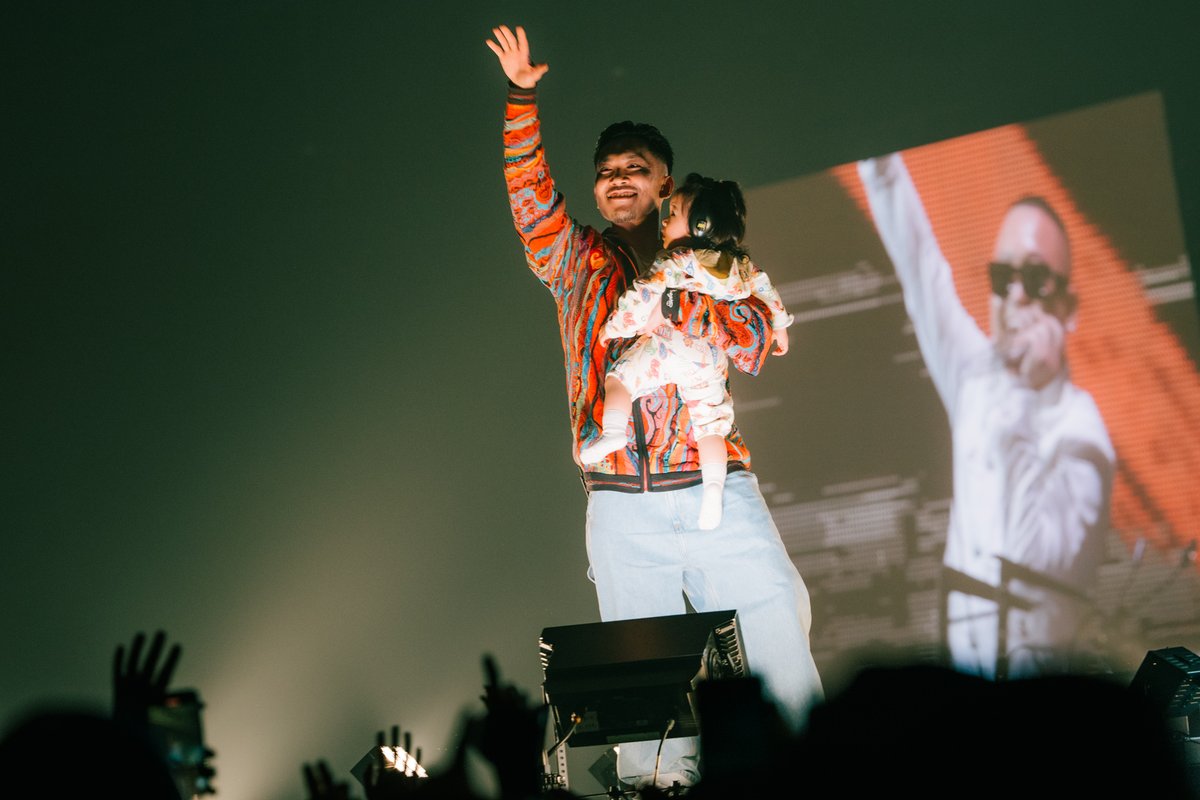 POP YOURS tweet media