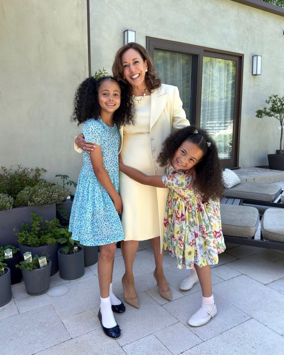 Protect Kamala Harris ✊ tweet media