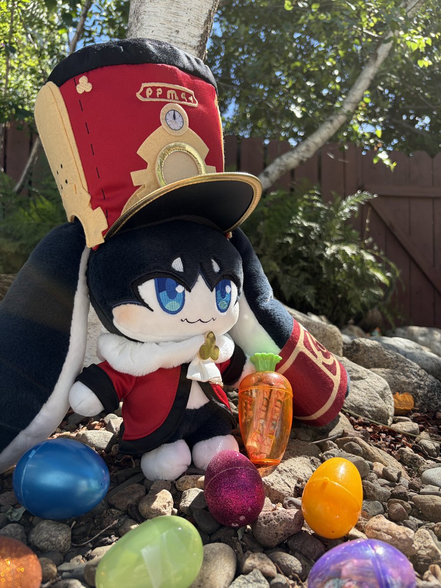 Pom-Pom is having an egg-cellent day! 🐰🥕