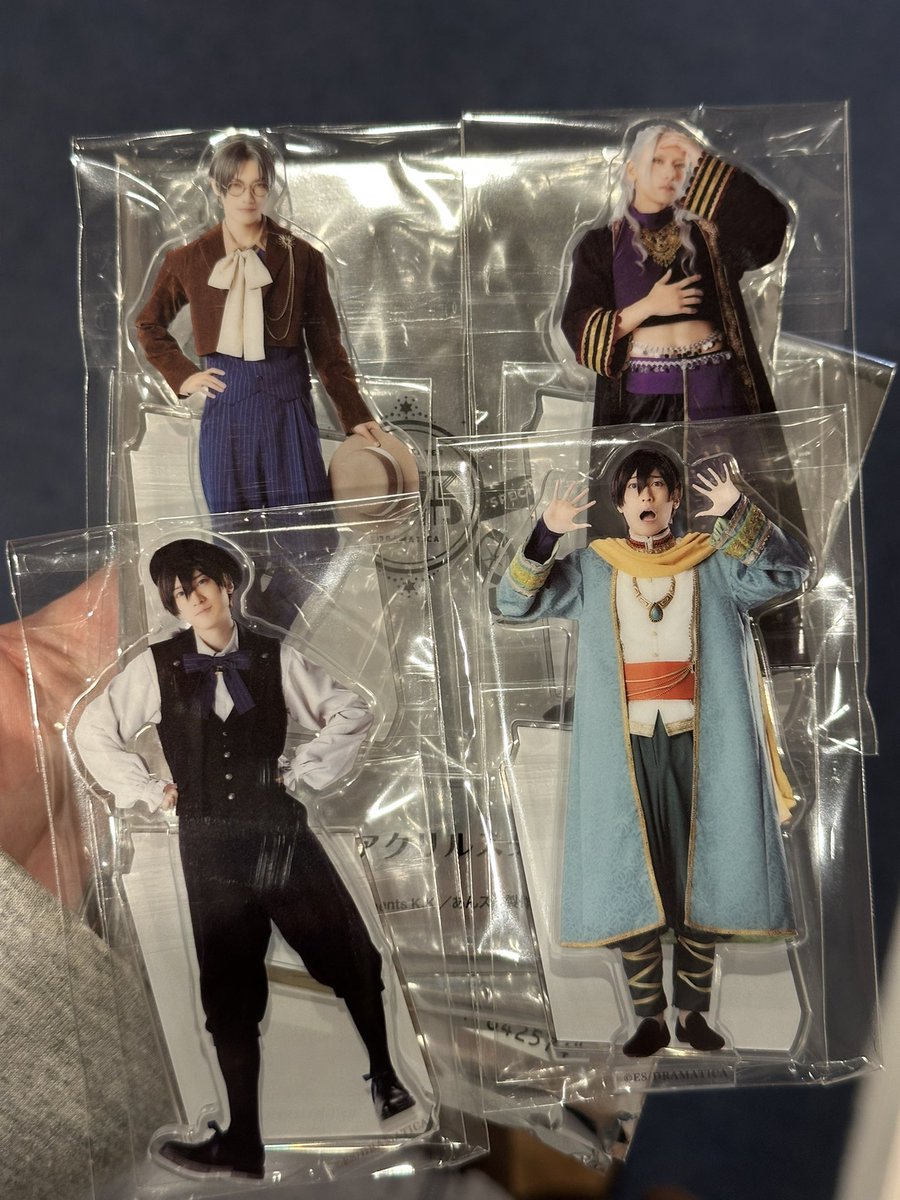 めいこ tweet media