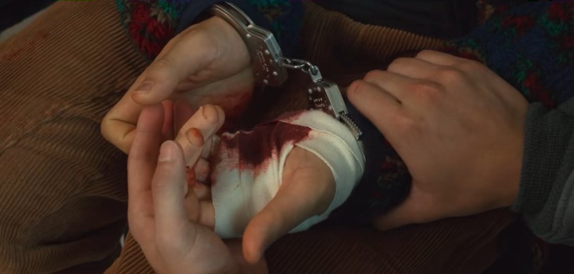 starrygyujin's tweet image. “let me see.”
“i said its good.” 
“open it.” 

#bloodhounds2