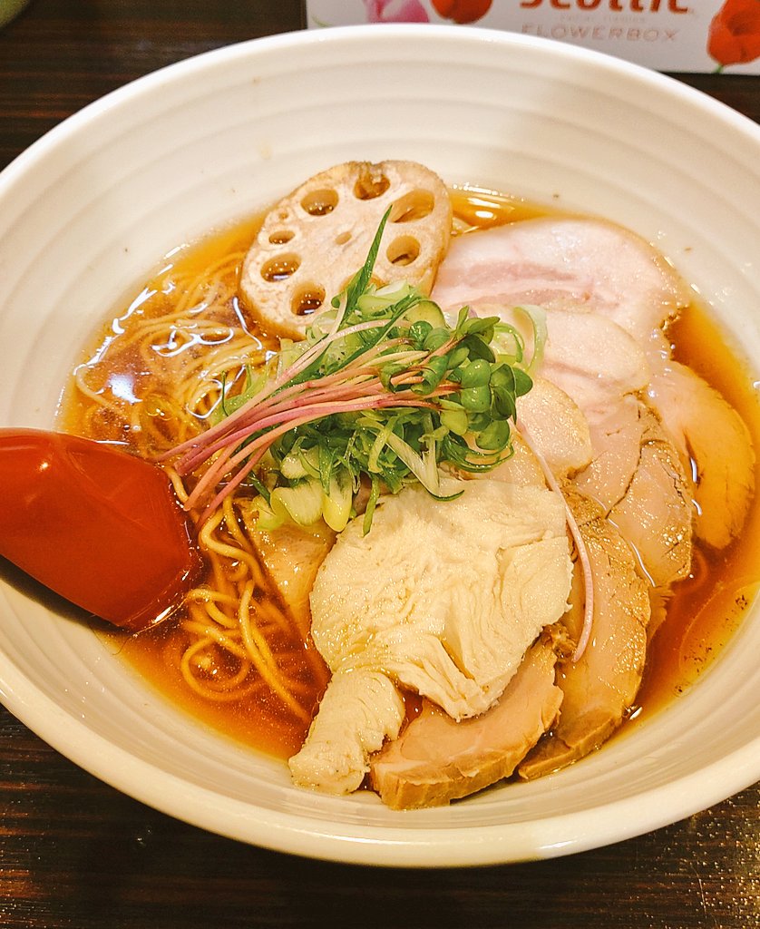 モナカ tweet media