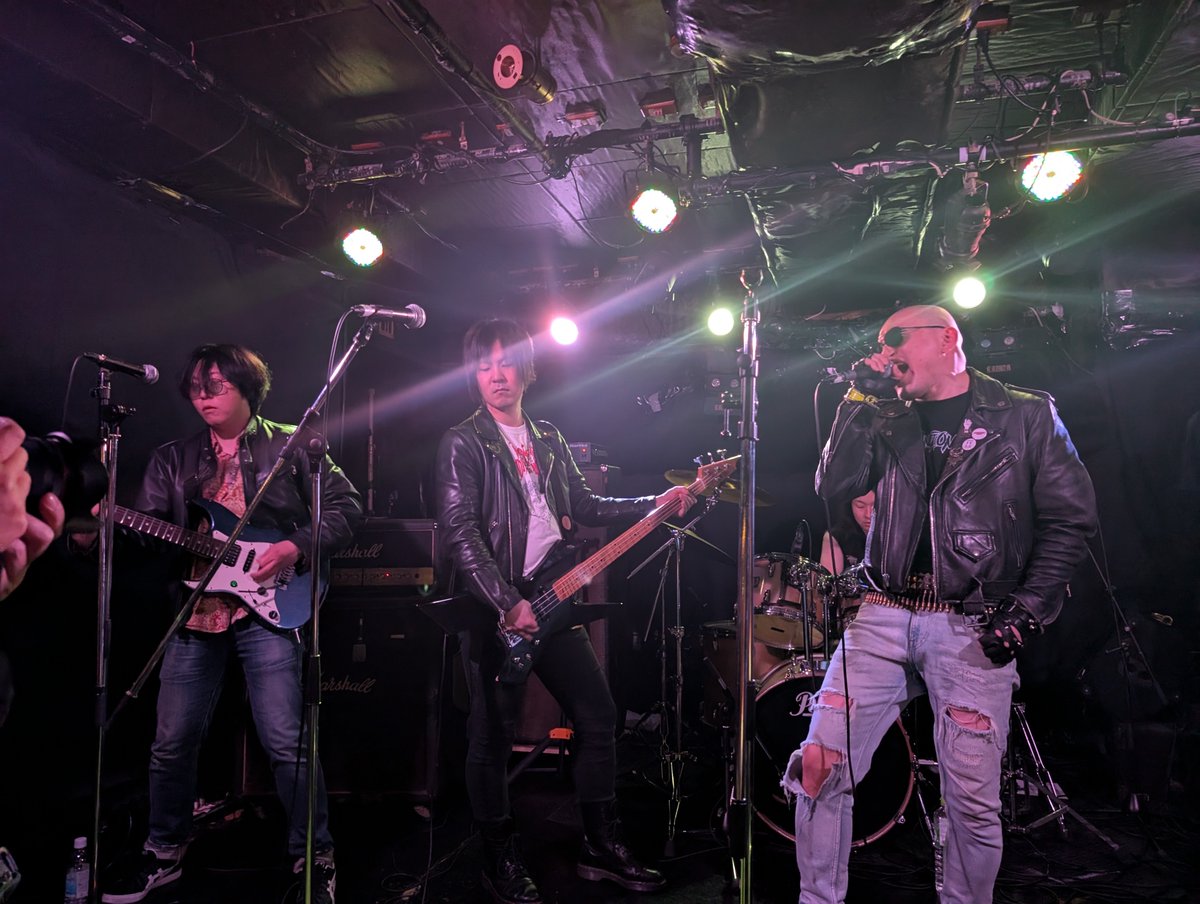 でぶ→METAL tweet media