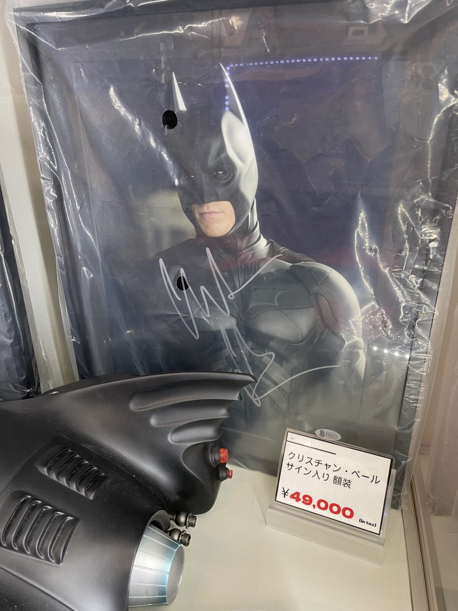 sovhollycolle's tweet photo. 【ハリコレ新店舗情報】
店頭では額装された直筆サイン入りポートレートの販売がございます。

＃ヒュー・ジャックマン
＃クリスチャン・ベール
＃ダニエル・ラドクリフ
 
本日も11:00～20:00まで営業中！ https://t.co/kd7VQhS22s