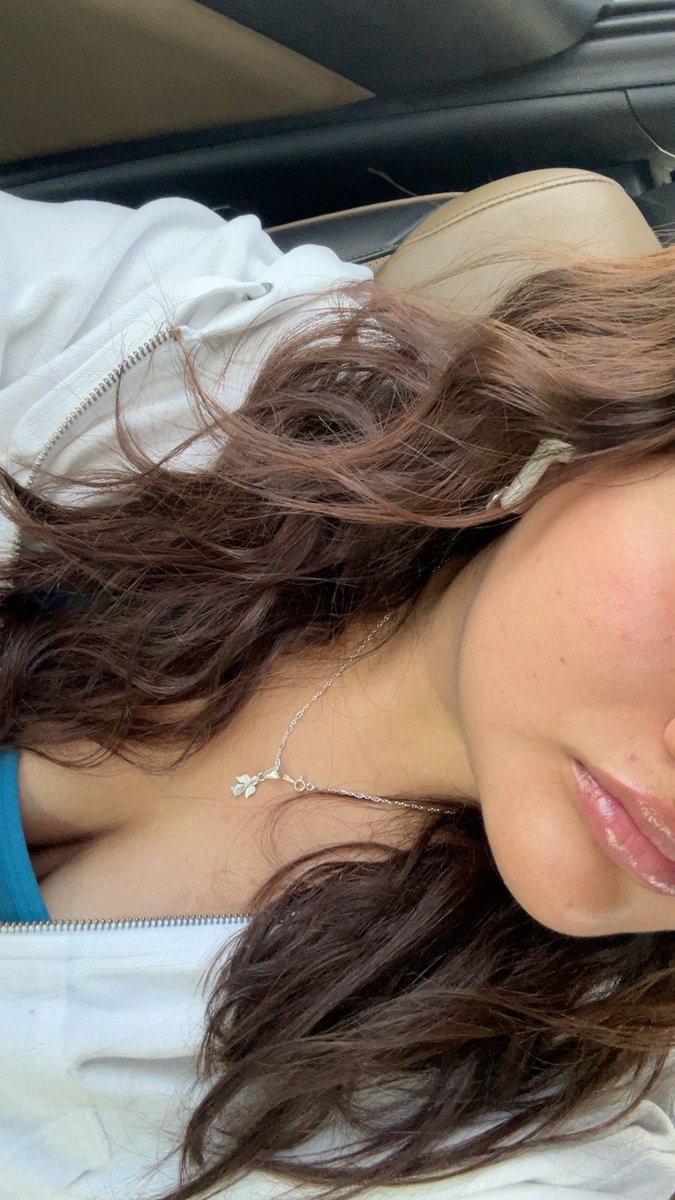 GoldCouple23's tweet photo. Les gusta como me visto? O soy muy vulgar? Dígame papis 🥺🫦 https://t.co/vgptIjLCB2