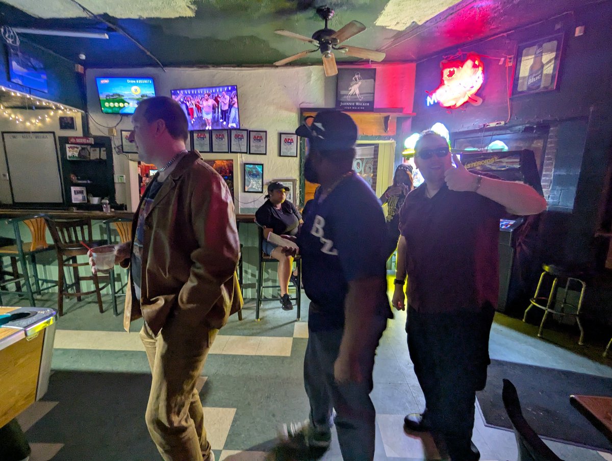 Regular_AssDude's tweet photo. BILLIARDS NIGHT https://t.co/tUmrjJt1iH