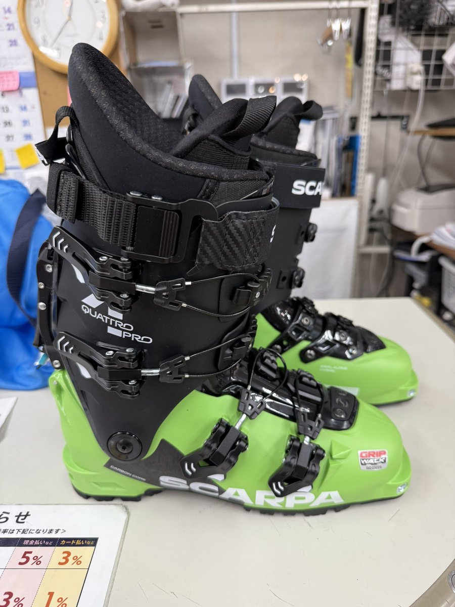 PoKuTe4's tweet photo. シェルが割れたって言ったら新しいモデルになって返ってきた（困惑） https://t.co/q6taQc3OCI