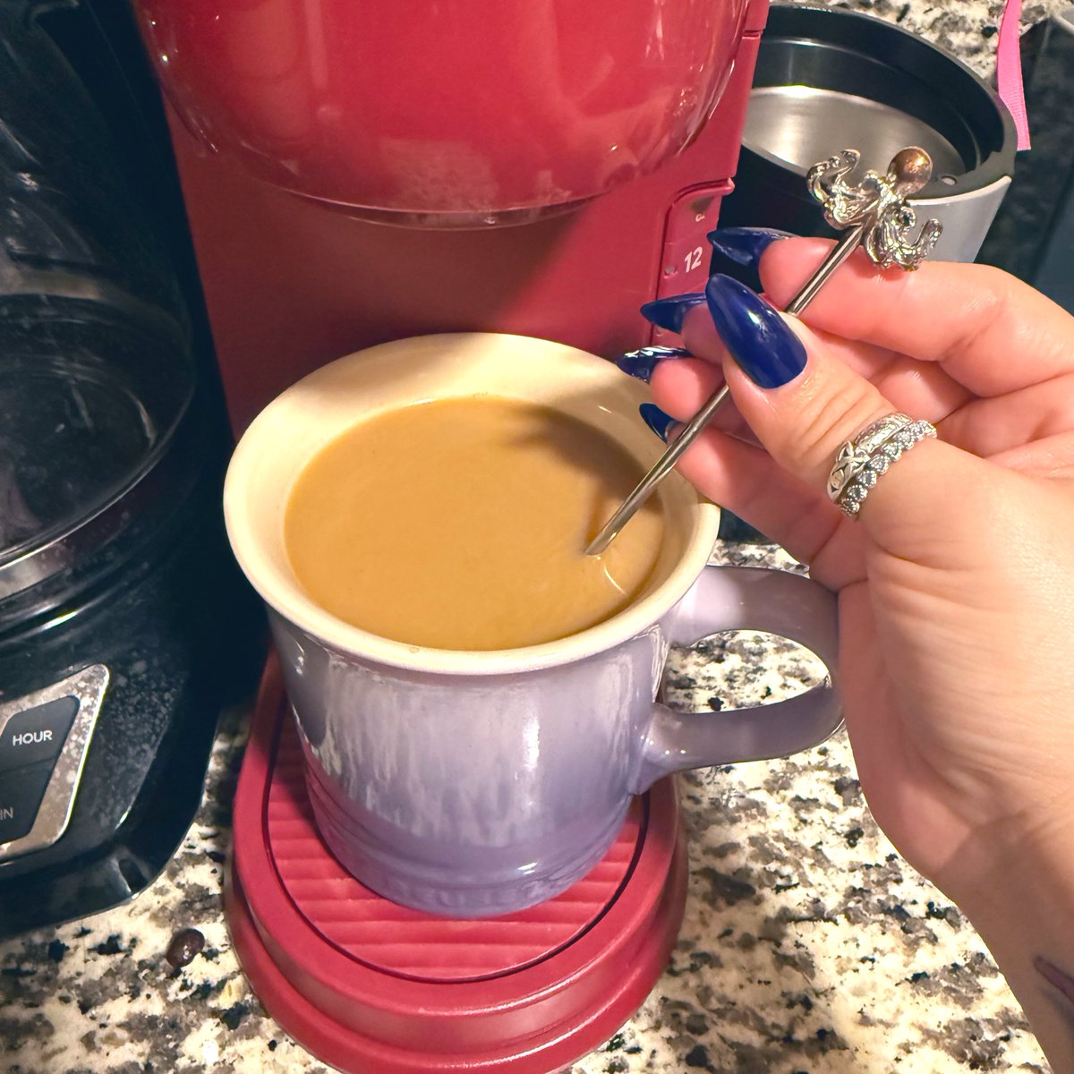 Angelina tweet media