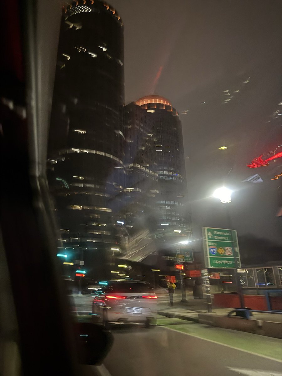 lilihozak tweet media