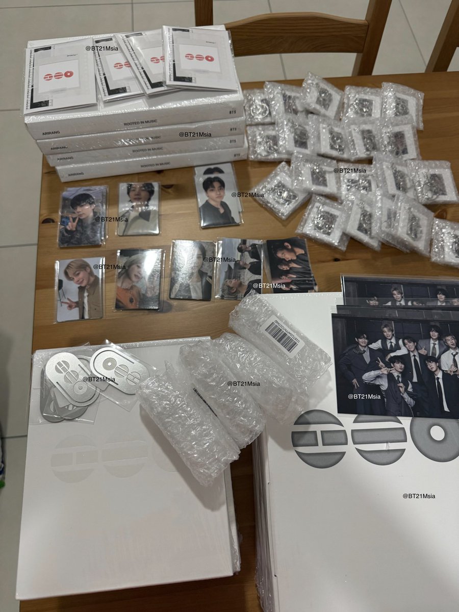 BT21Msia's tweet photo. Happy Sunday all ! Arirang albums are hereee, will be posting the ones that are available for sale soon &amp; start shipping out tmrw 🤩 If you see anything you’d like, boleh DM dulu 👀 #BT21MsiaArrival https://t.co/CQqCqlBvyA
