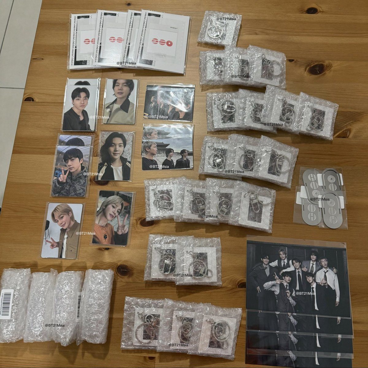BT21Msia's tweet photo. Happy Sunday all ! Arirang albums are hereee, will be posting the ones that are available for sale soon &amp; start shipping out tmrw 🤩 If you see anything you’d like, boleh DM dulu 👀 #BT21MsiaArrival https://t.co/CQqCqlBvyA