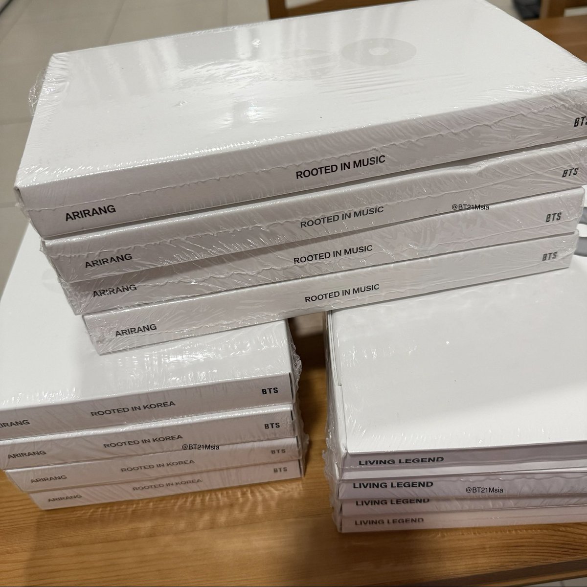 BT21Msia's tweet photo. Happy Sunday all ! Arirang albums are hereee, will be posting the ones that are available for sale soon &amp; start shipping out tmrw 🤩 If you see anything you’d like, boleh DM dulu 👀 #BT21MsiaArrival https://t.co/CQqCqlBvyA