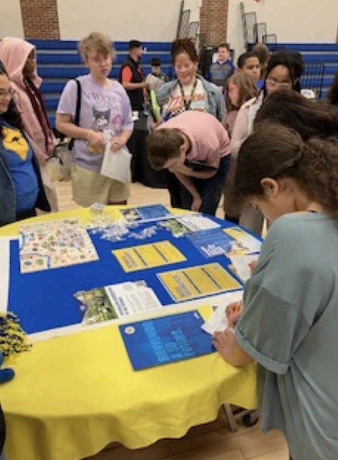 Center Middle School tweet media