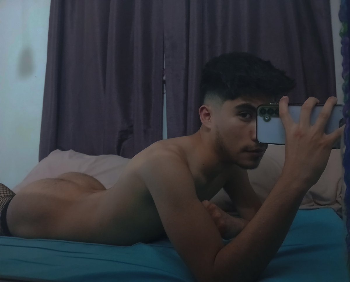Perramalparid's tweet photo. Qué miras? Es día de silencio 
#nsfw #gay https://t.co/gQGpRKzyzH