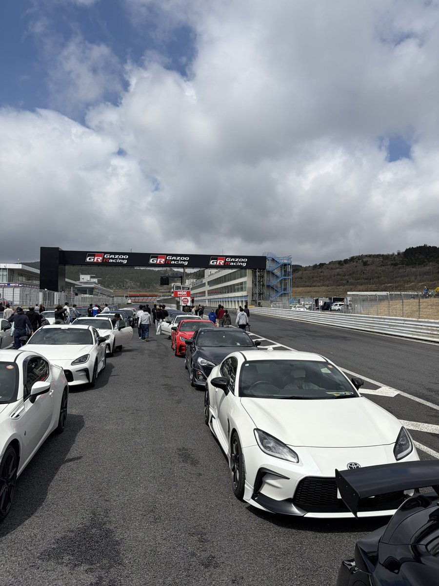 8586_GR's tweet photo. パレードラン🏁 https://t.co/OSil43tI5k