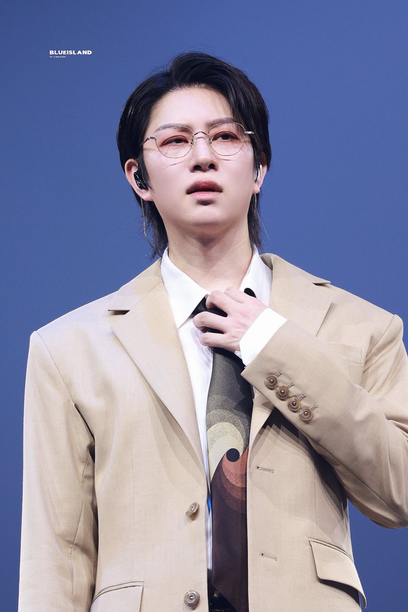 BLUE_ISLAND9 tweet media