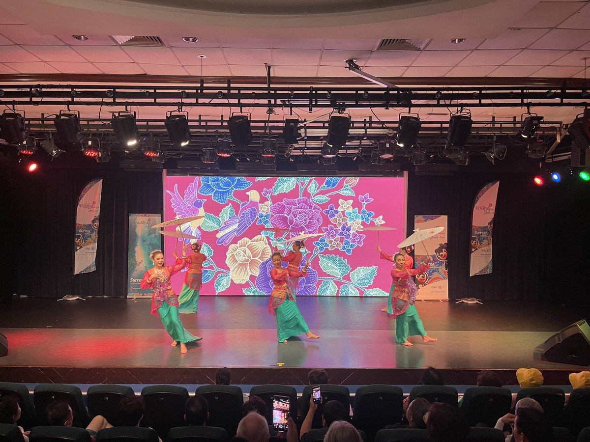 MaticMY's tweet image. The stage was brighter because of YOU! ✨
Thank you for joining us at MaTiC and celebrating culture together 💃🏻

#MaticMY #OneStopCentre #VisitMatic #CulturalDance #VisitMalaysia2026 #SurrealExperiences #MalaysiaTrulyAsia #CutiCutiMalaysia #CulturalShow #MalaysiaDance