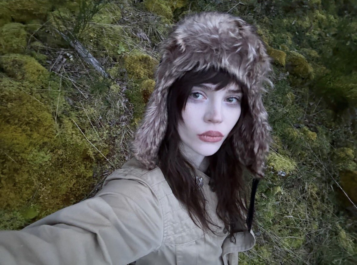 bella🦭 tweet media