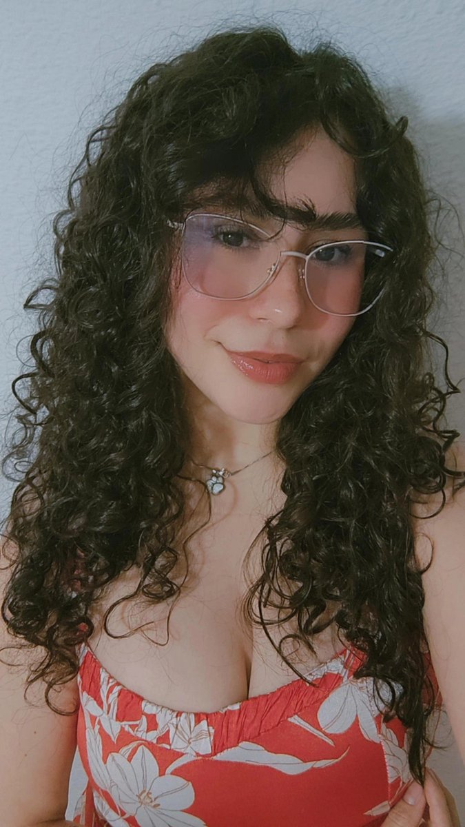 Me costo casi 26 años aceptar mis rizos, ahora cuidarlos y definirlos son mi mejor outfit✨️