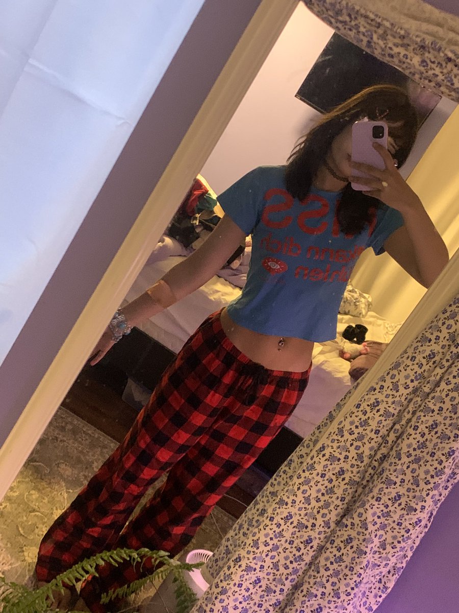 ˚₊‧꒰აdeena໒꒱ tweet media