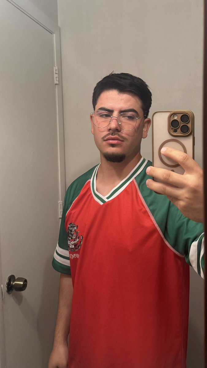 alexander ⭒ tweet media