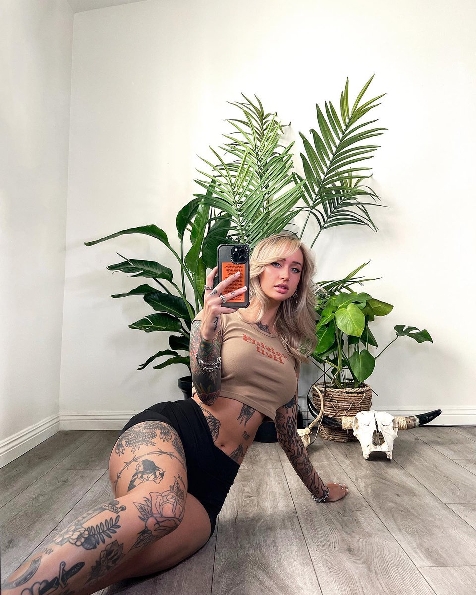 Essie Bone tweet media