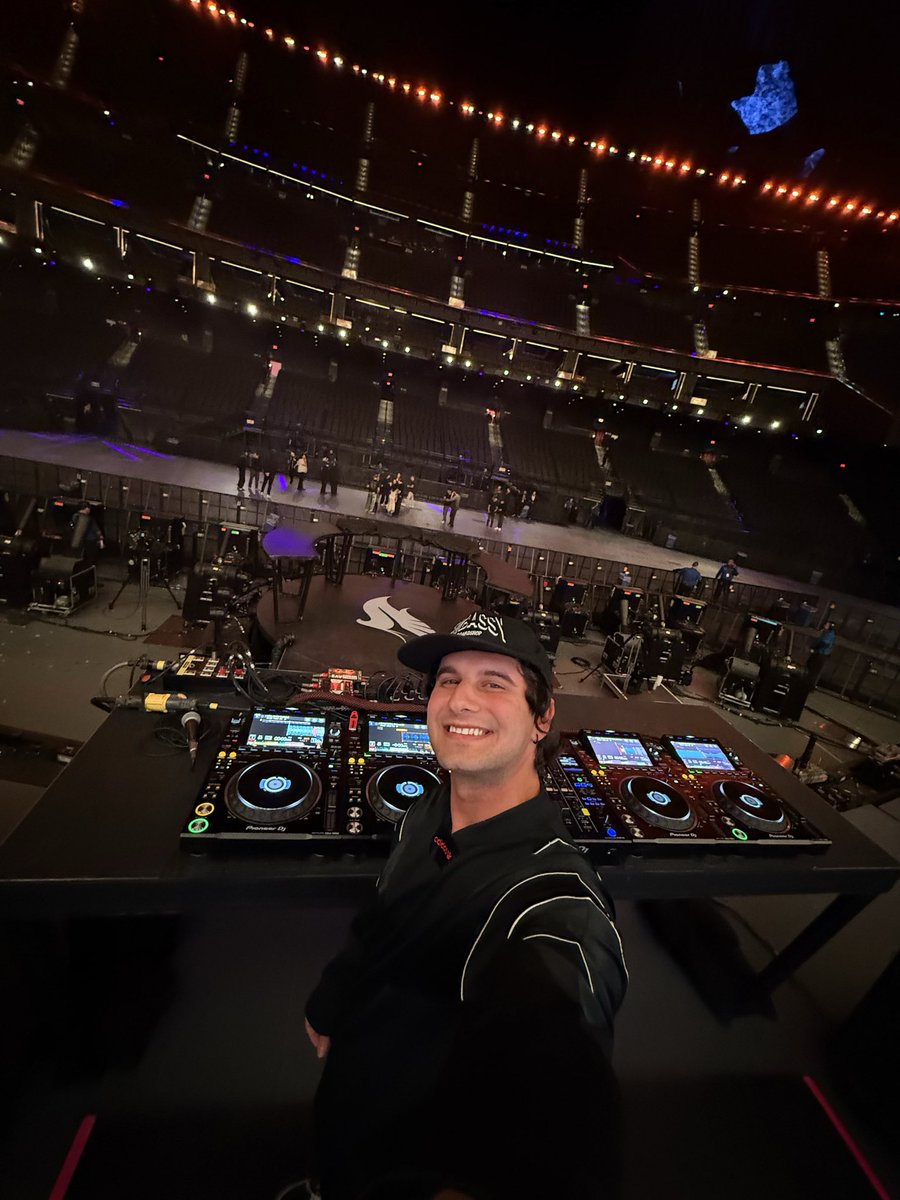 I can’t believe I’m about to play at the sphere with <a href="/ILLENIUM/">ILLENIUM</a> in a bit :)