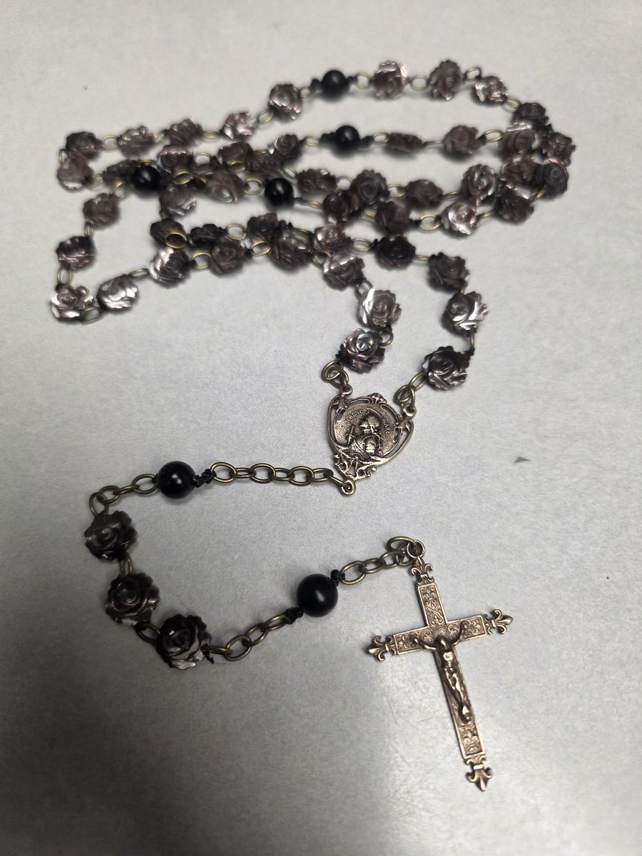 LilBarbK's tweet image. Do you ever just make a rosary after thinking about one you read in a fanfic because the design never leaves your head? #unholyverse