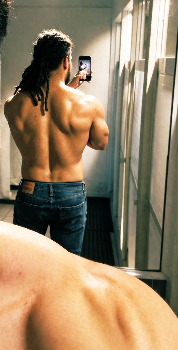 Memevers tweet media