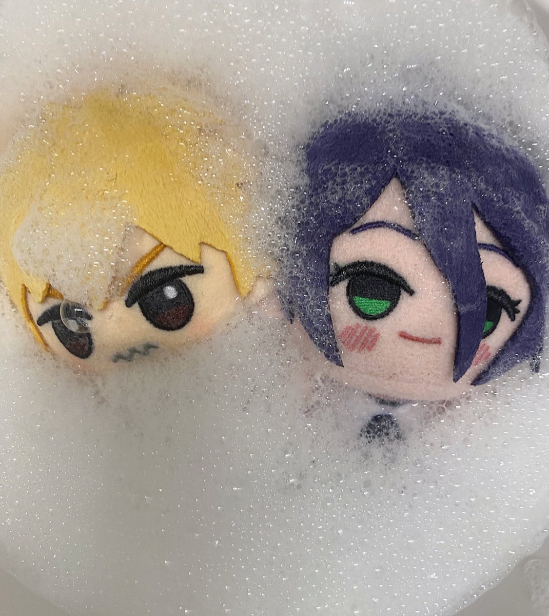 denreze hourly tweet media