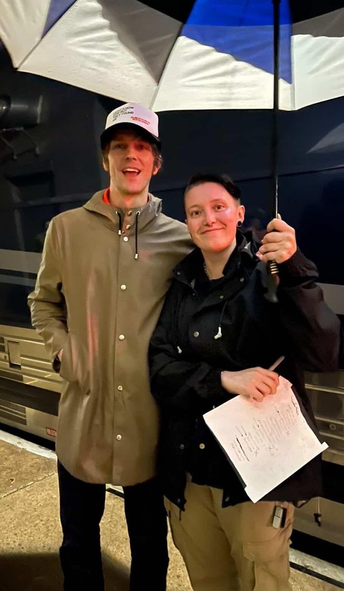 dani ↯ tweet media