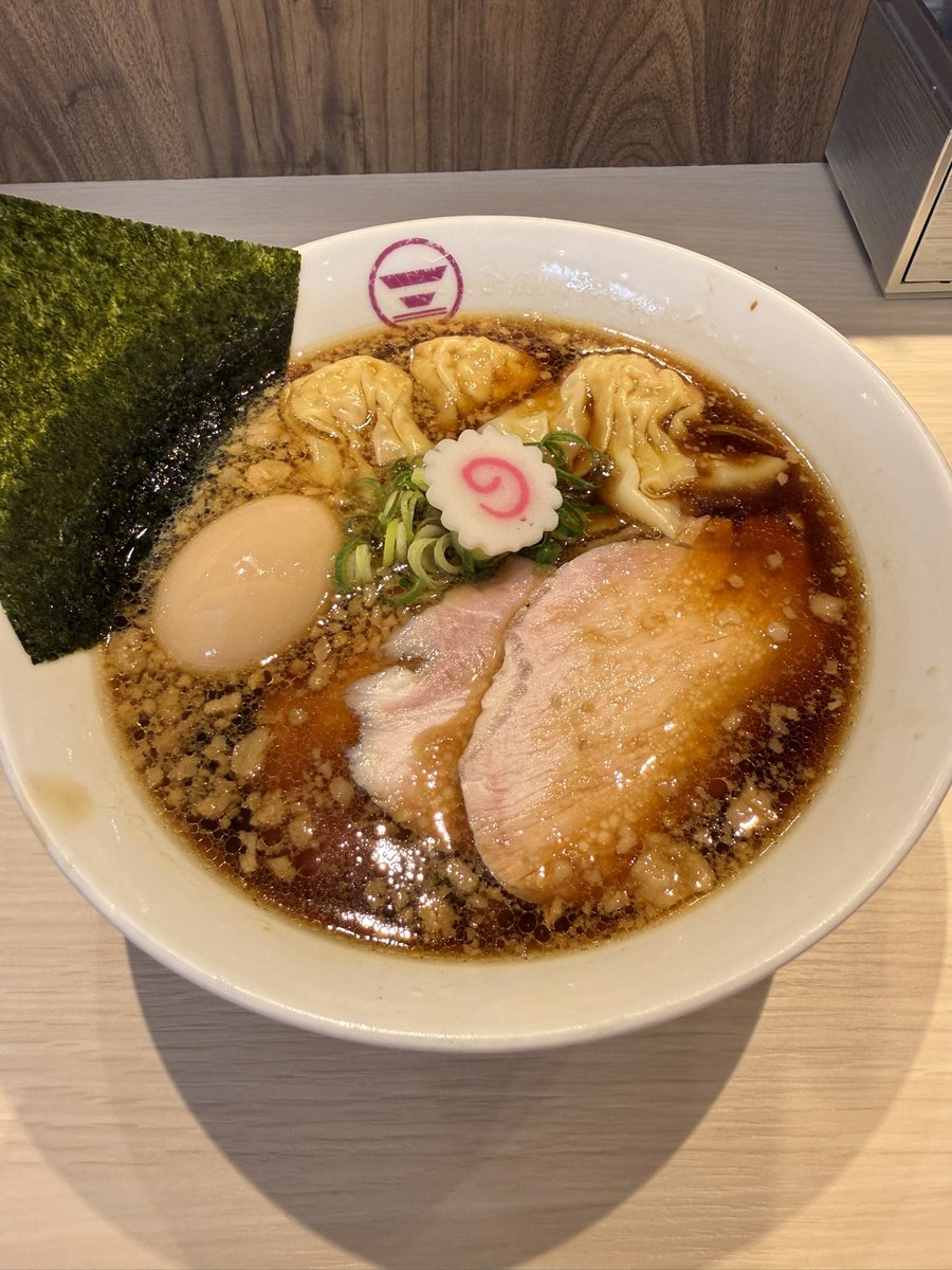 negimaruuu's tweet photo. 根間ういちゃんが食べてたラーメン🍜 https://t.co/YQpsUyATSv