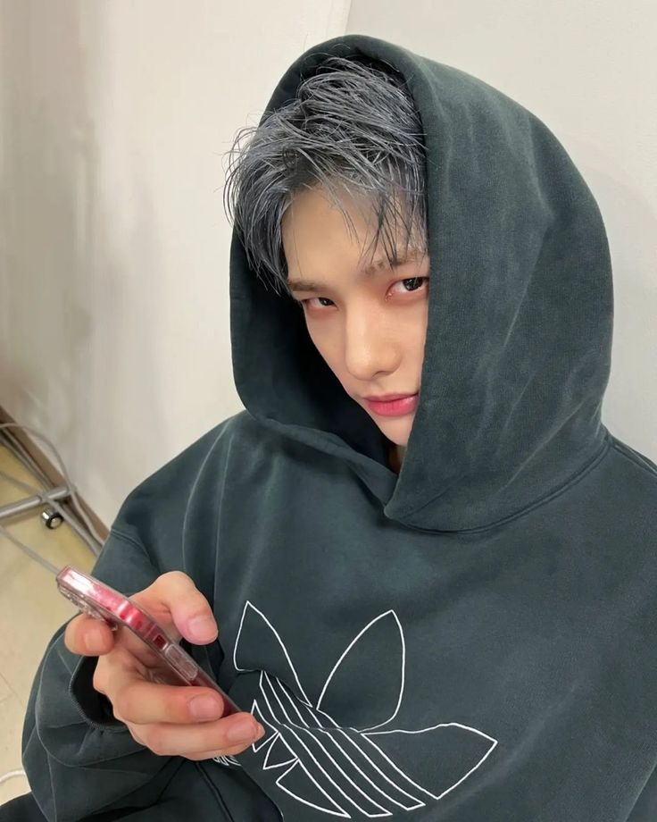 ཐི †⃨⃰ ཋྀ tweet media