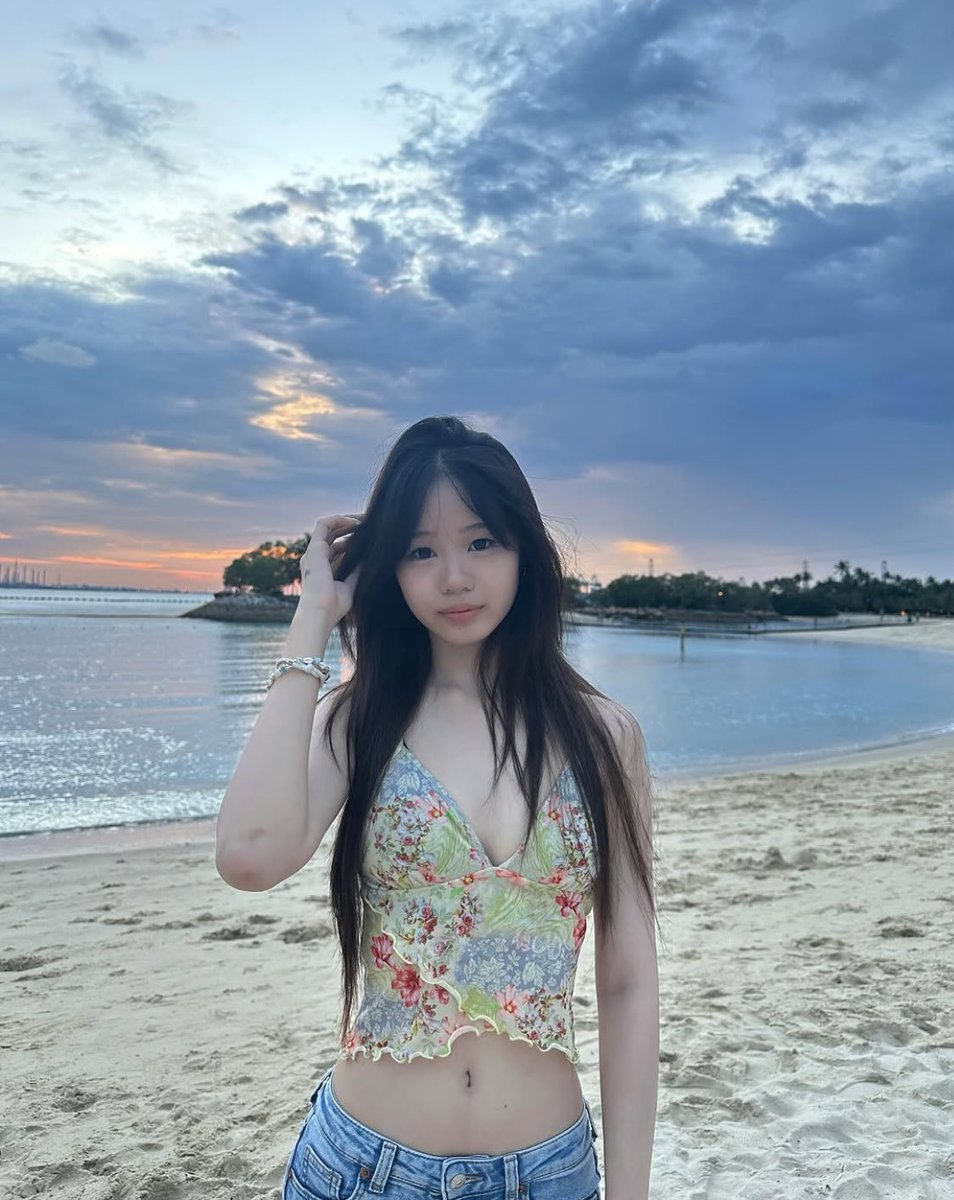 sg midriffs tweet media