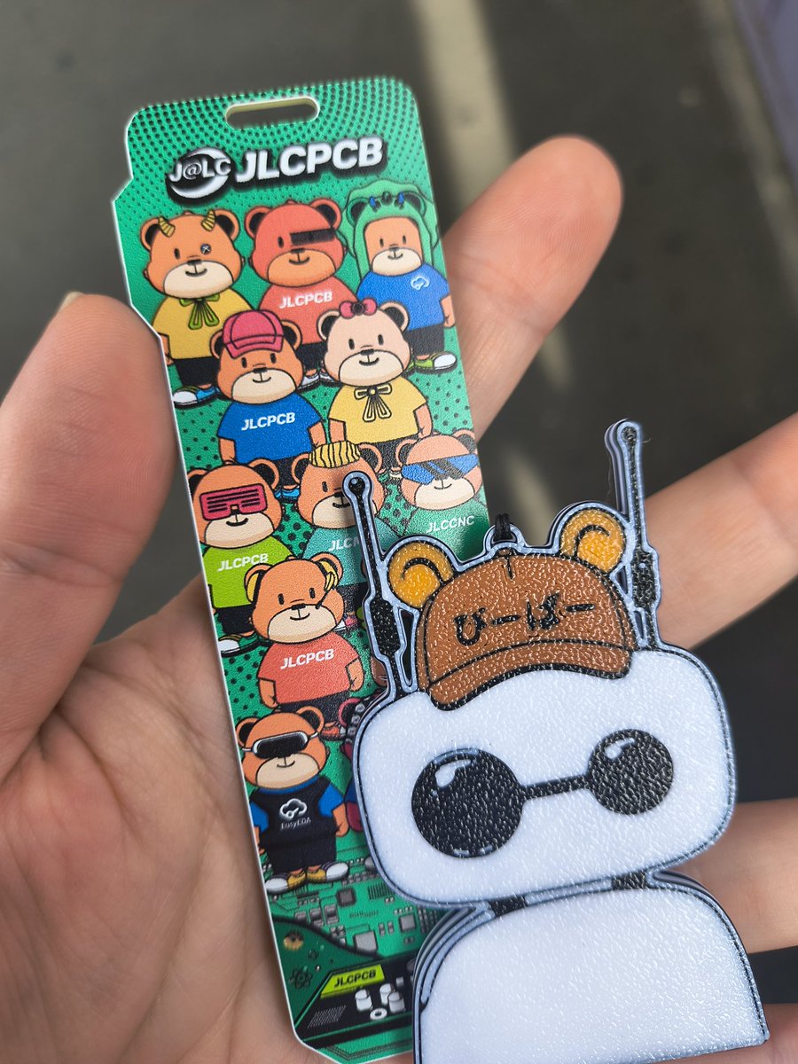 へりかる tweet media