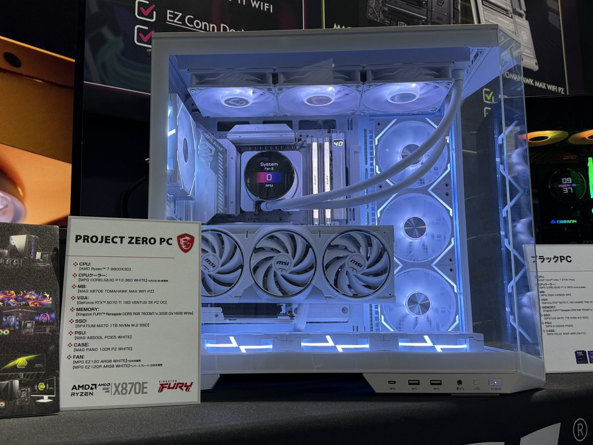 msicomputerjp's tweet image. WHITE PCの構成はやっぱり背面コネクタだとさらに綺麗ですよね？😻
こだわりたい方にはぜひおすすめです！

ブラックPCは安定なビジュアルで強い感じ💪🏻今回はブラック構成は全てMPGシリーズで揃えています！

※MPGシリーズの製品はゲーミングPCのハイエンドクラスです。

#MSI #ASKFES2026 
#MPG