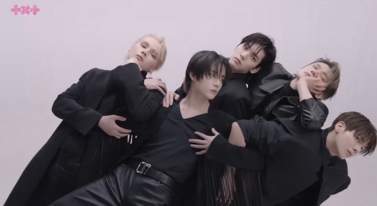 christine ✮ tweet media