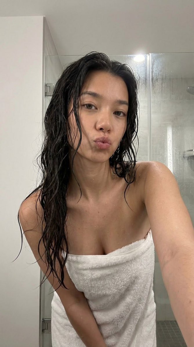 Lily Tang tweet media