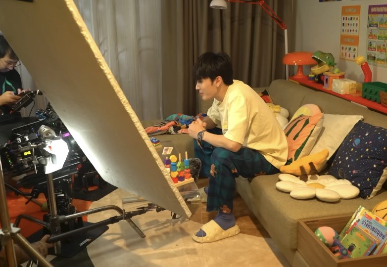 Trend for SANTA tweet media