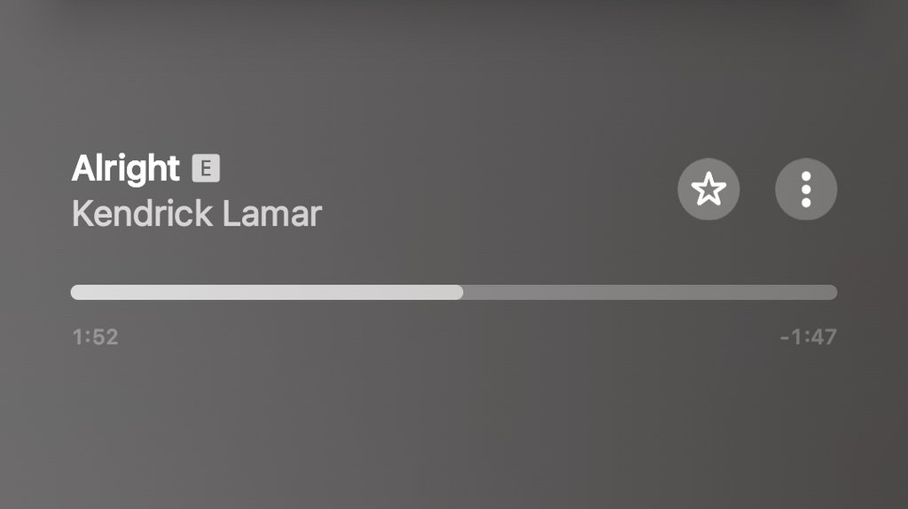￤ Stopped by the roadside to send a message. Now I’m waiting for her reply. At least one notification from her is more than enough.