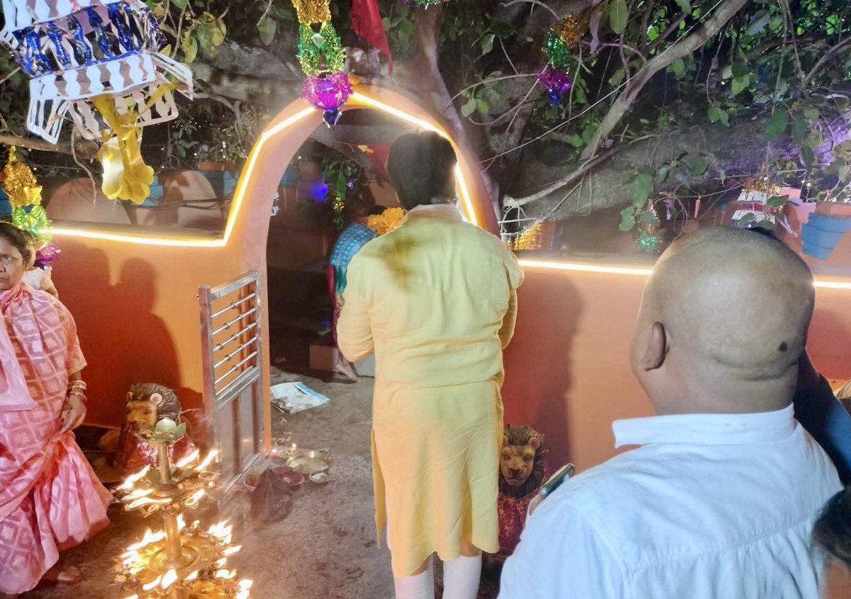 IamAkashDNayak's tweet photo. I had the privilege of attending the annual festival of Maa Hingula at Khanduali village under Taharpur Gram Panchayat in my constituency. I offered prayers and sought blessings for the happiness and prosperity of the people.

#Korei #Odisha #AnnualFunction #MaaHingula https://t.co/uD53kKoqdp