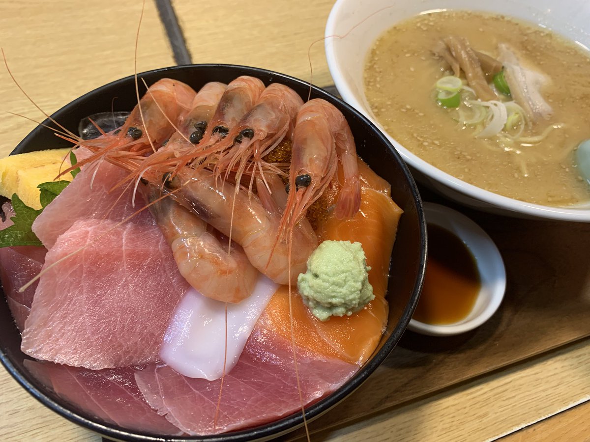 YS_TMJ_esports's tweet photo. 留萌を更に北上、小平まで足をのばして、すみれの海鮮丼エビトッピング追加を堪能🦐
奥様は、トロサーモン丼！
#すみれ #小平 https://t.co/8wYhBrDIBH